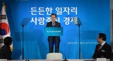 「社会的企業」に１００億円ずつ５年間支援して働き口を増やす