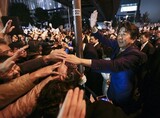 野党分裂と“北風”に乗って圧勝した安倍、来年戦争が可能な国への改憲を試みるか