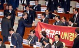 文大統領、通貨危機・ろうそく取り上げ「人間中心の経済に大転換」