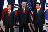 トランプ米大統領、１２日間の歴訪開始…通商・北朝鮮核の同時圧迫カード切り出すか