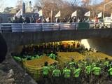 星州ＴＨＡＡＤ基地にトラック搬入…警察の強制鎮圧で住民２０人負傷