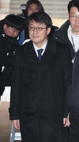李明博に至る「もう一つの経路」元大統領府秘書官は口を割るか