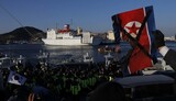 万景峰号が５６１１日ぶりに入港…太極旗部隊は「人共旗の火刑式」