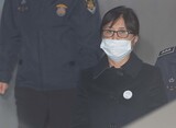 ［社説］チェ・スンシルへの重刑宣告は“国政壟断”断罪の信号弾だ