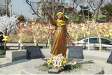 ３・１節迎え儀旺で“立ち姿の少女像”除幕