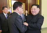 対北朝鮮特使団、金正恩委員長と４時間１２分晩餐会…夫人のリ・ソルジュも出席