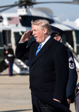 「トランプ、就任以来最大の危機局面」ホワイトハウス内部は危機感高調