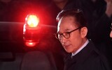 ［ニュース分析］李元大統領、収賄など１６の容疑で逮捕・起訴