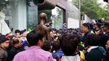 「強制徴用労働者像」設置をめぐり市民と警察・政府が対峙