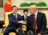 韓米首脳「６月１２日の朝米首脳会談、支障なく進めるよう努力」
