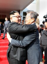 再会した南北が朝米会談を蘇らせた