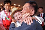 「サンチョル！」生き別れから６７年ぶりに母は息子を抱きしめた