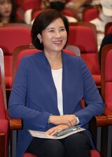 ５０代の女性副首相、破格の任命…文政権２期の“革新”内閣改造