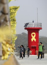 “世界でもっとも悲しい港” 彭木港…セウォル号を記憶する現場が消えるのか