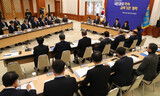 文大統領「国情院・検察・警察改革、ゴムひものように元に戻るのではないか心配」