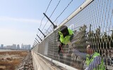 “分断の象徴”仁川海岸の鉄条網…“平和の造形物”に