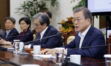 文大統領「北朝鮮の都合に合わせて南北首脳会談を推進」