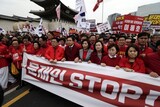 “太極旗”掲げた自由韓国党の国会外闘争、最初から最後まで「色分け論」