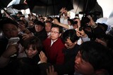 光州で水をかけられた自由韓国党代表…市民「跪いて謝罪すべき」