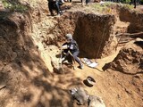 ［ルポ］穴の開いたヘルメット、錆びた水筒…７０年ぶりに掘り出された戦争の傷痕