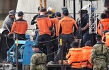 ハンガリー遊覧船沈没地点の船体の外から女性と推定される遺体収拾