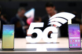サムスン電子、「世界初の５Ｇフォン」のタイトル欲しさに旧規格の通信チップを使用