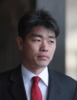 「李明博政府の民間人査察」暴露したチャン・ジンス前主務官、公職復帰