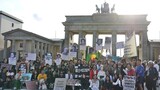 ベルリンで響いたスローガン…「日本軍『慰安婦』は戦争性暴力」