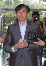 チョ・グク法務長官候補者、聴聞会前に異例の強制捜査…「検察による政治介入」論議に