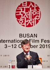 イ・ヨングァン理事長「釜山国際映画祭、大々的改編で再跳躍」