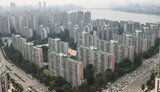 住宅供給と住宅価格安定の間で…再建築市場の「シーソー３０年」