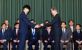 文大統領、切迫した「権力機関の改革」押し出し結局チョ・グク氏を選任