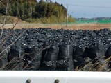 日本の福島放射性汚染物質がまたもや流出…廃棄物入った袋が川に流される