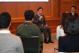 李首相、「政治と分離した経済問題の解決」を提案
