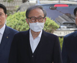 李元大統領、「国情院特活費」裁判で「国のため恥ずかしくないように働いた」と証言
