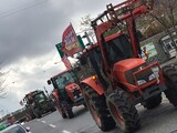 「トラクターで闘争開始」…ＷＴＯ発展途上国放棄に怒る農民
