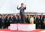 安倍首相の私物化論議招いた「桜を見る会」、来年中止