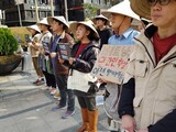 「日本に要求するように反省しないなら自己都合の言い訳」ベトナム虐殺を問う笠デモ