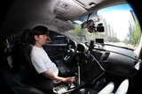 ハンドルに触れなくても動く「自動運転車」７月から販売可能