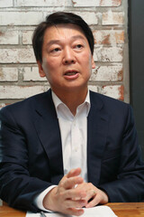 中道・保守、アン・チョルスに求愛競争…野党再編の本音はまちまち