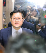 共に民主党、「コラム告発」取り下げたが…収拾過程も“総体的な難局”