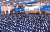 なぜ、かくも多くの青年が“悪評高い新天地”に集まったのか