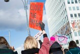 「介護や看病をする女性がいなければ私たちの社会は止まってしまうだろう」