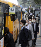 通勤でマスクの行列「私ひとりしっかりやってるからって防げるものじゃないでしょう」