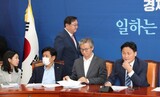 住宅価格や仁川空港の問題などが悪材料…文大統領と民主党、共に支持率下落