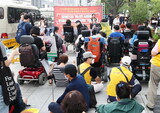 独立して暮らす若者にも、低所得者のための住宅給与を支給へ