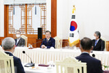 「国民の暮らしを崩壊させたのに…」文大統領、極右教会の陰謀論に激昂