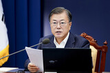 文大統領「来年上半期、韓国経済は正常軌道に乗るだろう」