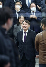 ［記者手帳］ユン・ソクヨル検察総長の支持率１１％対２４．７％…どちらが正しいのか