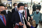 韓日議員連盟会長、「菅首相、韓国が“進展した立場”示すよう繰り返し求めた」
